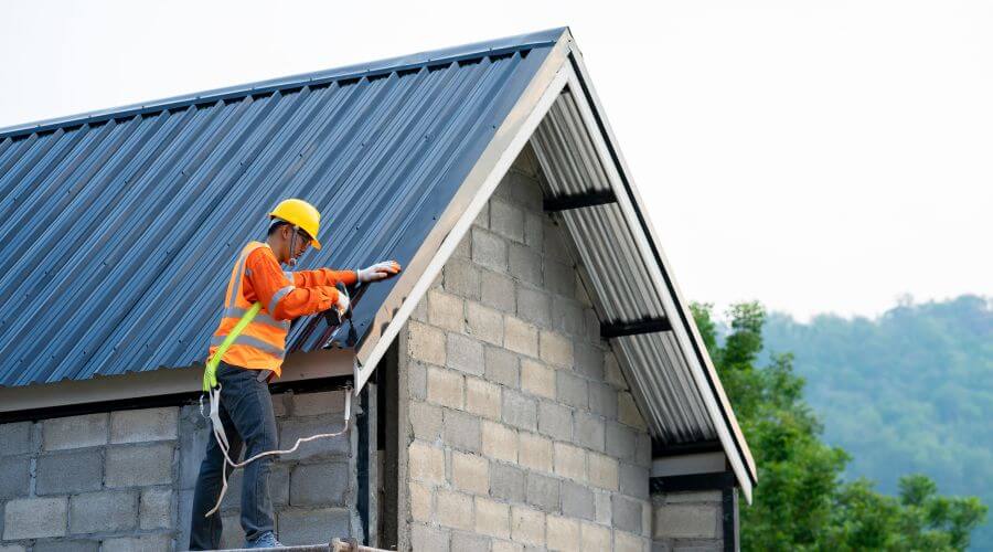 Professional gutter cleaning in Sidnaw, MI